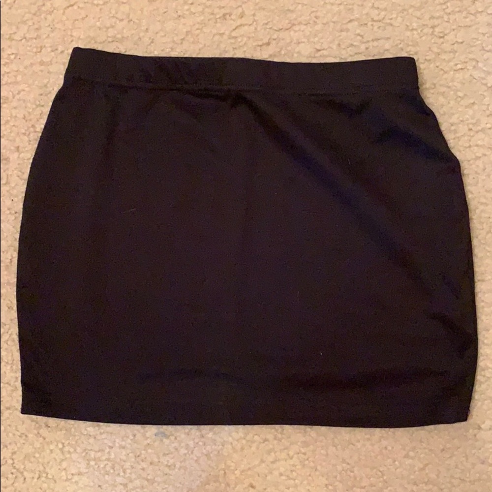Mini skirts - Picture 3 of 3